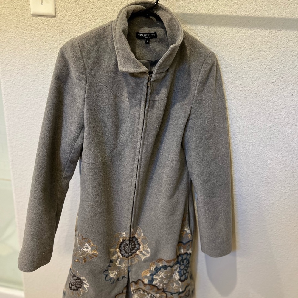 Chic Gray Floral Trench Coat by